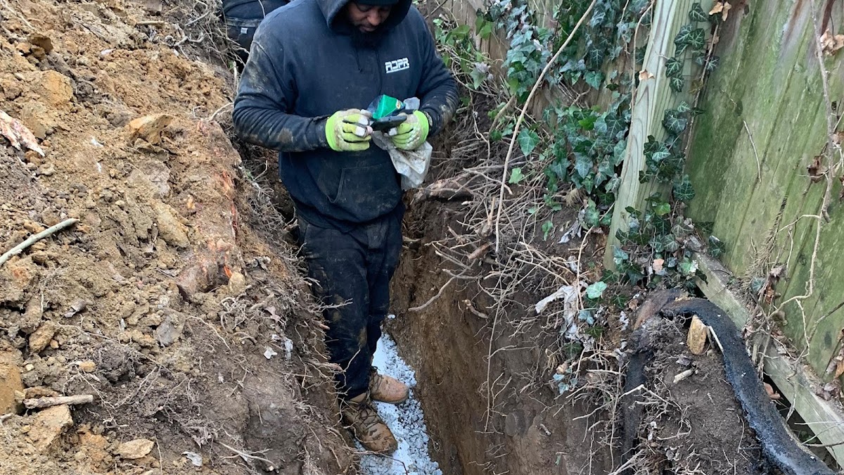 Advanced Drains crew at work